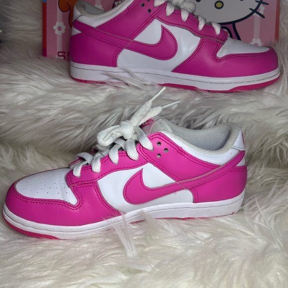 Nike - Picture 5 of 7